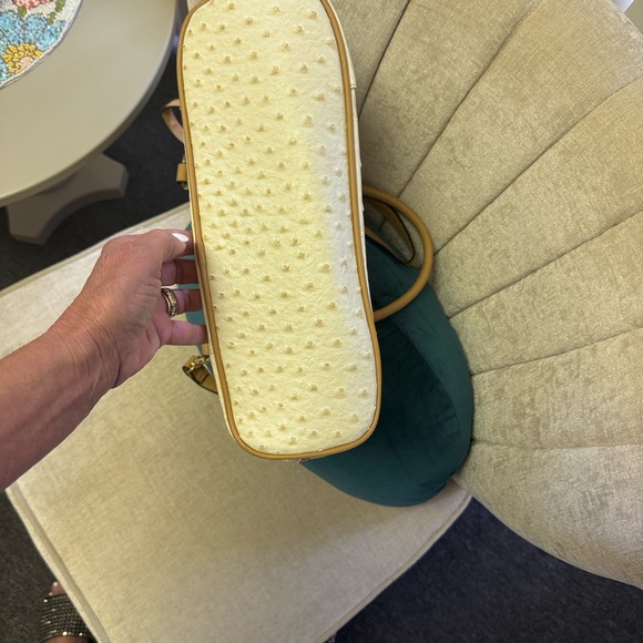 Giani Bernini Cream Shoulder Bag - Picture 6 of 11